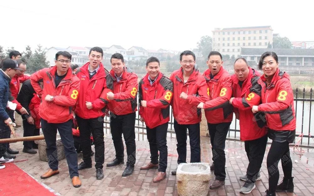 祝賀磨粉機(jī)廠家桂林鴻程第四屆戶外拓展圓滿結(jié)束 祝賀磨粉機(jī)廠家桂林鴻程第四屆戶外拓展圓滿結(jié)束