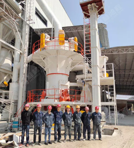 桂林鴻程磨粉機安裝工人五一堅守崗位，保證客戶磨粉生產線按計劃投產