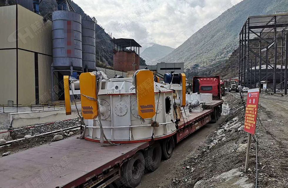 廣西桂林鴻程磨粉機(jī)董事長容棟國、總經(jīng)理林總親臨磨機(jī)安裝現(xiàn)場(chǎng)指導(dǎo)工作 廣西桂林鴻程磨粉機(jī)董事長容棟國、總經(jīng)理林總親臨磨機(jī)安裝現(xiàn)場(chǎng)指導(dǎo)工作